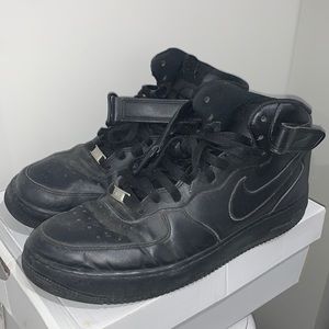 MENS BLACK NIKE MID AIR FORCE 1s SIZE 13